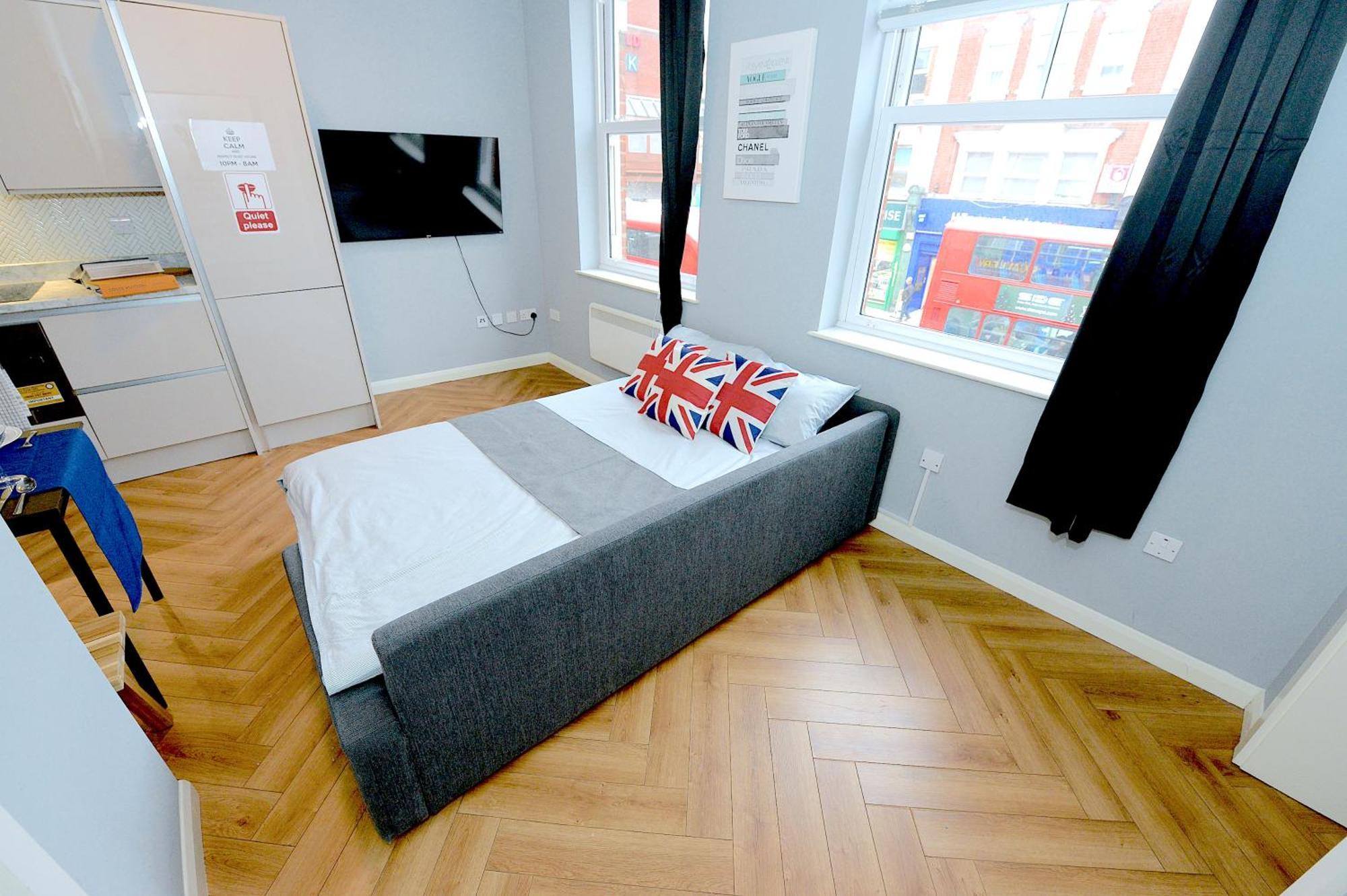 1 Bedroom Flat In Wood Green Piccadilly Line Londen Buitenkant foto