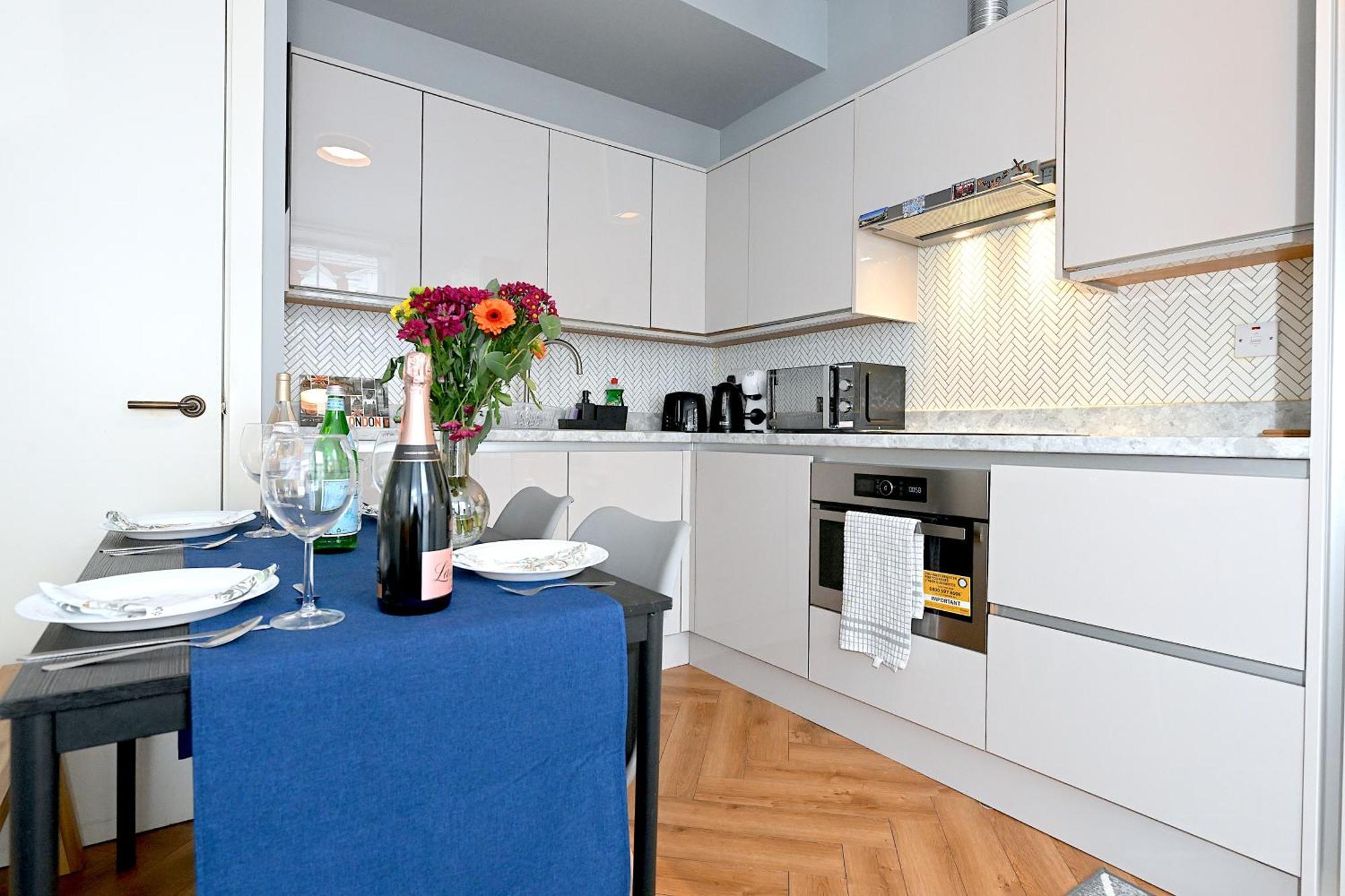 1 Bedroom Flat In Wood Green Piccadilly Line Londen Buitenkant foto