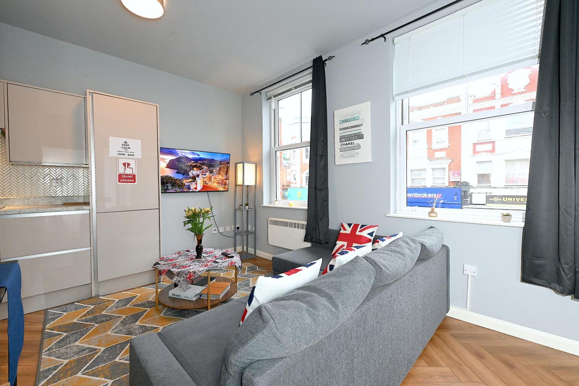 1 Bedroom Flat In Wood Green Piccadilly Line Londen Buitenkant foto