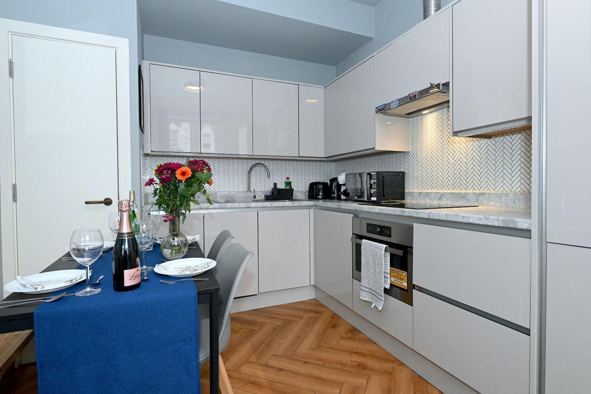 1 Bedroom Flat In Wood Green Piccadilly Line Londen Buitenkant foto
