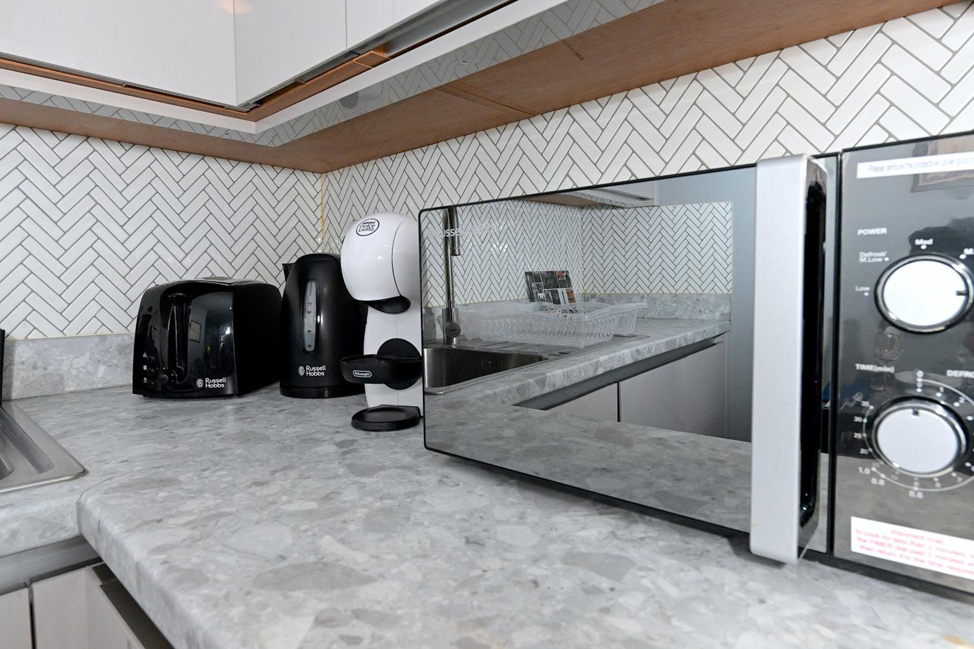1 Bedroom Flat In Wood Green Piccadilly Line Londen Buitenkant foto